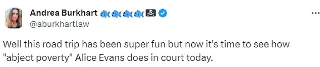 تقول إيفانز إن تصرفاتها جاءت بعد أن رأت جروفود يتحدث مع المدونة القانونية أندريا بوركهارت، التي أعلنت أنها ستحضر الإجراءات على موقع X، المعروف سابقًا باسم تويتر.