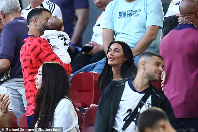 كان كايل حاضرًا عند ولادة ريزون، ابنهما الرابع، لكنه وآني قضيا الصيف منفصلين، حيث كان كايل يعيش في شقة في مانشستر (تم تصويره في ربع نهائي بطولة أوروبا في يوليو)