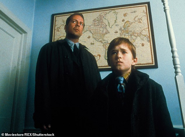 وجد شهرته بعد أن قام ببطولة فيلم الإثارة النفسية The Sixth Sense عام 1999 أمام بروس ويليس