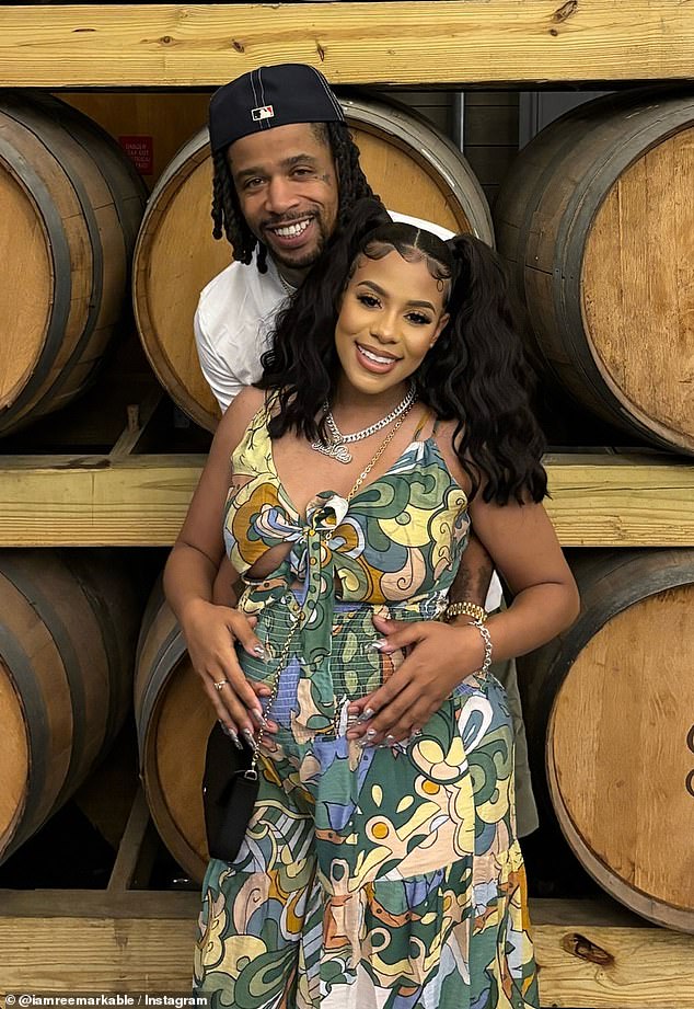 وأضافت مخاطبة زوجها: 