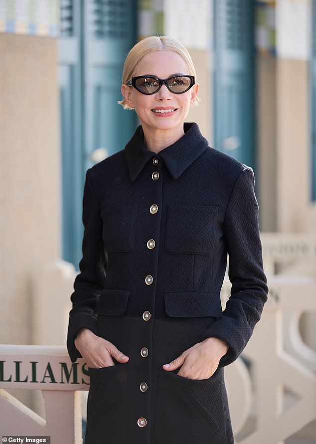 في كل عام، يقوم المشاهير المكرمين بافتتاح مقصوراتهم، والتي تصبح فيما بعد منطقة جذب سياحي في المدينة الواقعة في شمال فرنسا