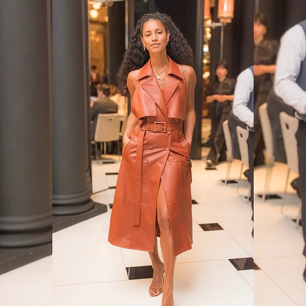 في يونيو، تألقت فيك بفستان جلدي رائع أثناء حضورها حدثًا، حيث أثارت النجمة ضجة كبيرة على إنستغرام.