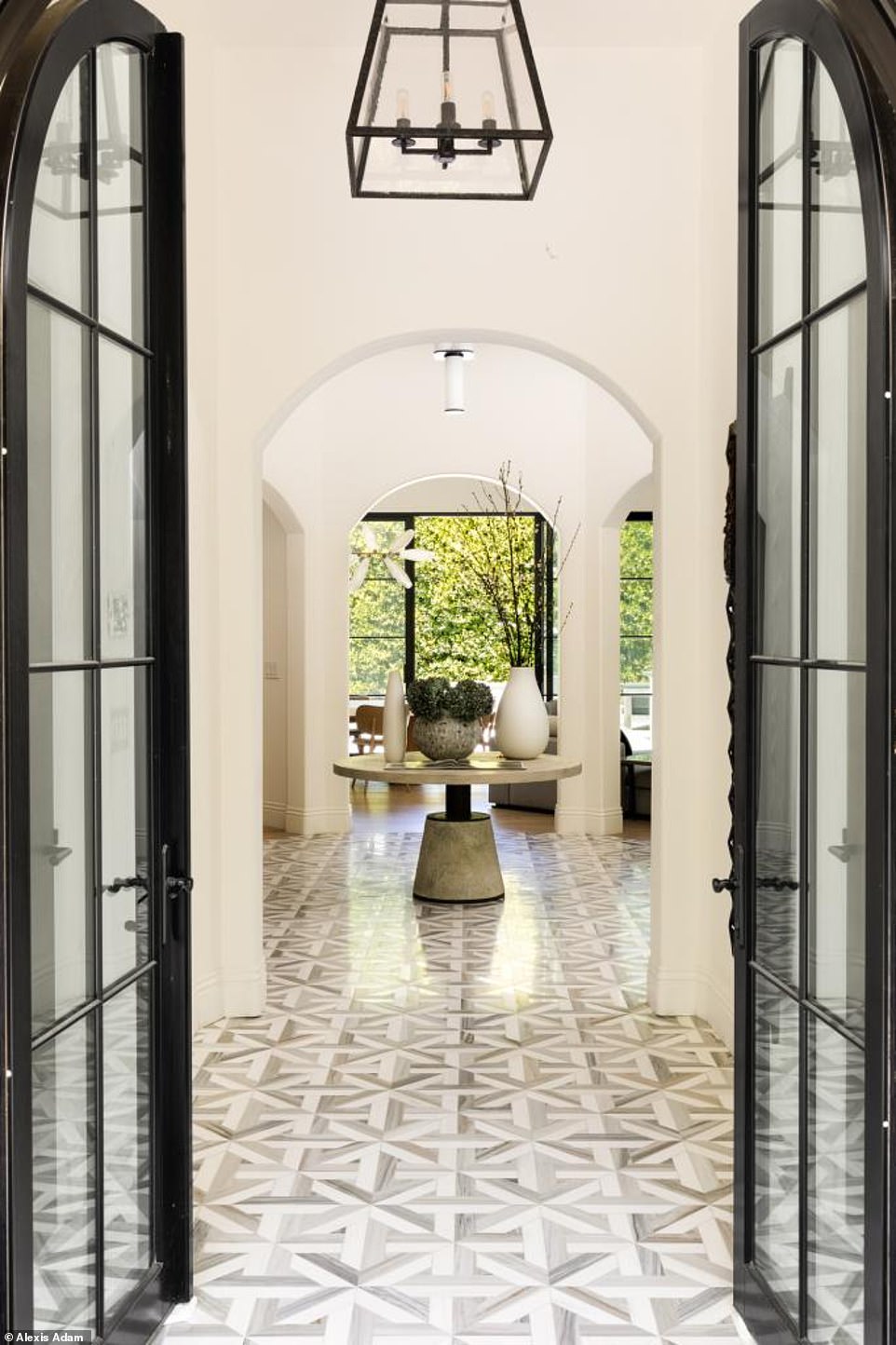 تم تحديد الدفعة المقدرة للعقار الفاخر بمبلغ 46390 دولارًا شهريًا، وفقًا لـ Zillow