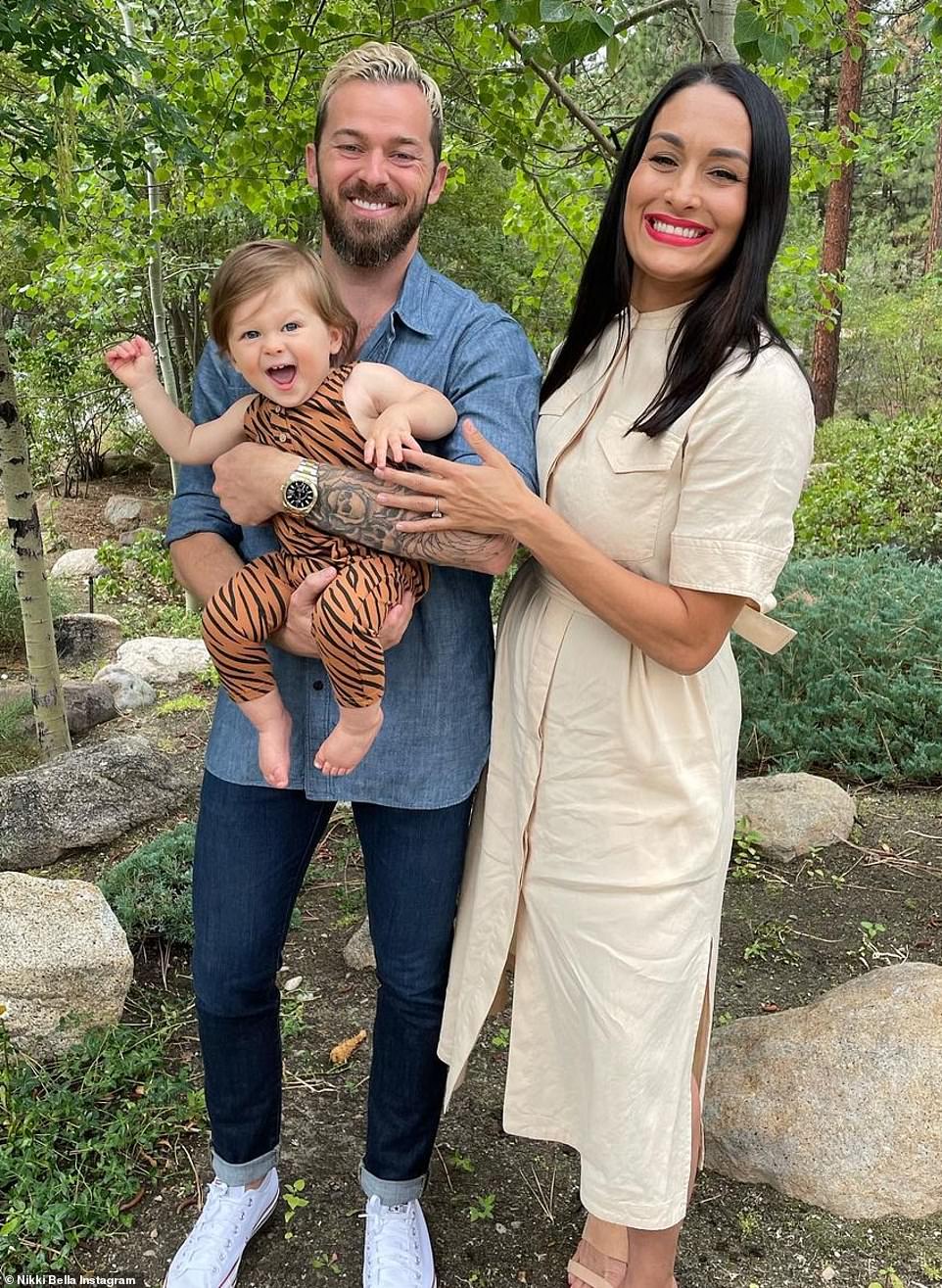 تقدمت جارسيا بطلب الطلاق من تشيجفينتسيف يوم الأربعاء في المحكمة العليا في نابا وطلبت الحضانة القانونية والجسدية الوحيدة لابنهما