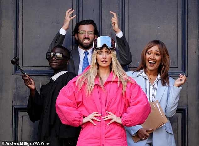 تلعب المتسابقة السابقة في برنامج X Factor دور غوينيث بالترو في مسرحية موسيقية ترسم المعركة القضائية الرائعة التي خاضتها الممثلة البالغة من العمر 51 عامًا بعد تعرضها لحادث تزلج في عام 2016 - بعنوان
