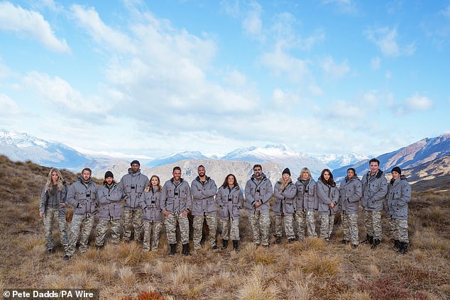 تتضمن أحدث سلسلة من SAS: Who Dares Wins أيضًا Rachel Johnson وPete Wicks وEllie Downie وTez Ilyas وOvie Soko وLani Daniels وBianca Gascoigne وChris Robshaw وCherry Healey وAnthony Ogogo وShazia Mirza وGeorgia Harrison وBobby Norris وMarnie Simpson.