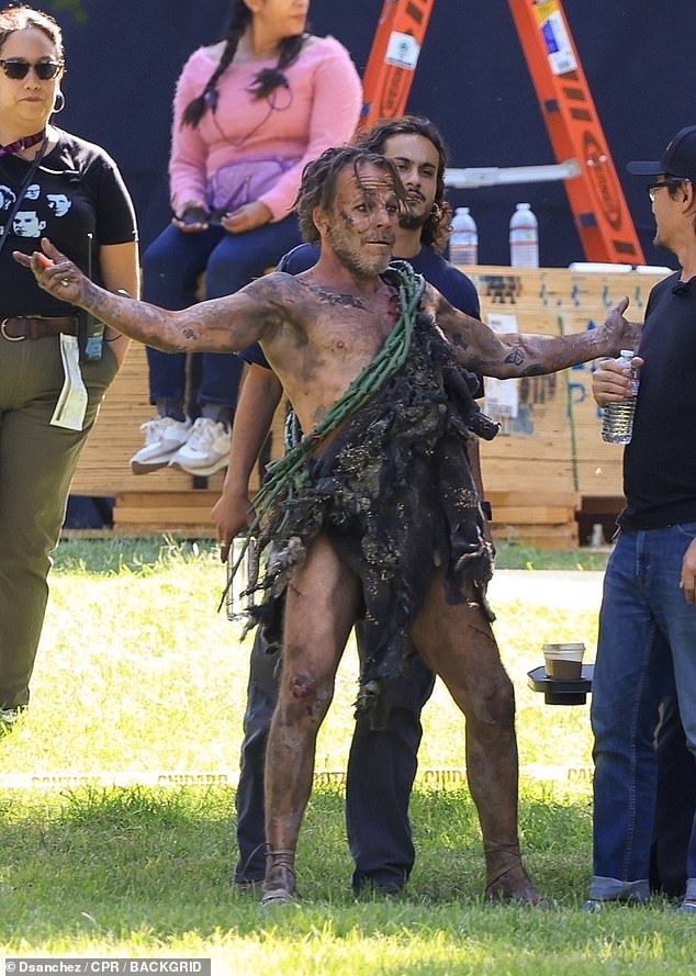 كما تم رصد ستيفن دورف في موقع التصوير بدور توم المسكين