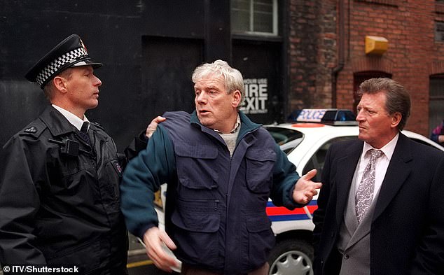 ظهر جيف في الأصل في المسلسل الشهير في عامي 1963 و1977 بشخصيات مختلفة قبل أن يعود في عام 1987 لفترة طويلة استمرت لعقد من الزمان بدور دون (الصورة في عام 1996)