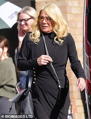 كشفت نجمة البي بي سي أنها تلتزم الآن بنظام غذائي متوازن، حيث تلتزم بتناول 1300 سعر حراري يوميًا، وتكمل نظامها الغذائي الصحي بتمارين مثل الجري والتمارين الرياضية (الصورة عام 2023)