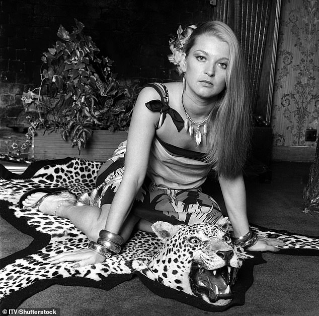 قالت المتسابقة السابقة في برنامج Celebrity Big Brother سابقًا إنها تحافظ على رشاقتها من خلال ممارسة التمارين الرياضية بانتظام (في الصورة أثناء استضافة برنامج الألعاب On Safari في عام 1982)