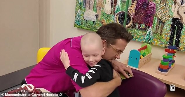 صدم نجم فيلم Deadpool، البالغ من العمر 47 عامًا، ناش كوتي، البالغ من العمر ثماني سنوات، أثناء دخوله إلى غرفته في مستشفى بوسطن للأطفال - حيث يخضع ناش للعلاج من ساركوما العضلات المخططة، وهو نوع نادر من السرطان.