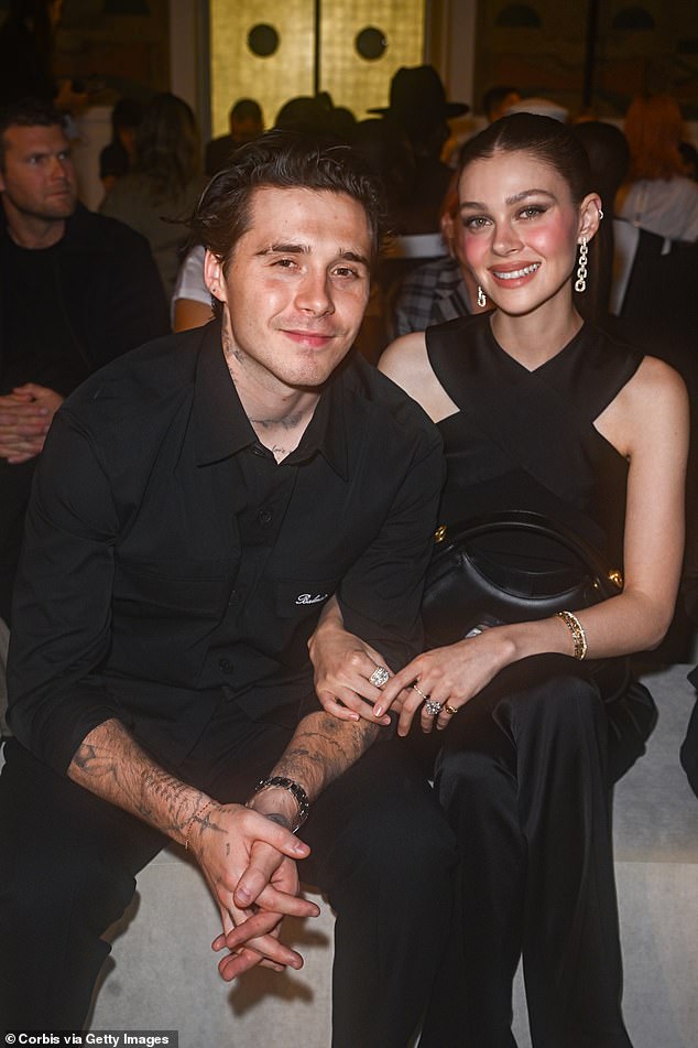 سافر بروكلين ونيكولا للاستمتاع باحتفالات أسبوع الموضة قبل عرض فيكتوريا يوم الجمعة