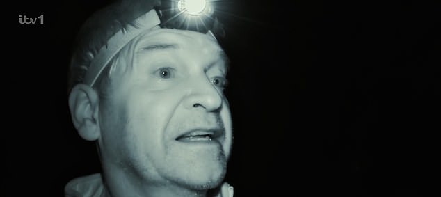 يُظهر المقطع الدعائي الجديد فيليب، 62 عامًا، وهو يصور نفسه أثناء نومه ليلًا في معسكره المؤقت قبل أن تضربه عاصفة في الساعات الأولى من الصباح.