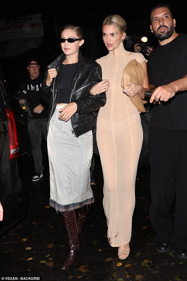 كان أفضل أصدقائهم لا يزالون يبدون أنيقين للغاية بعد الحفل حتى الساعات الأولى من الصباح