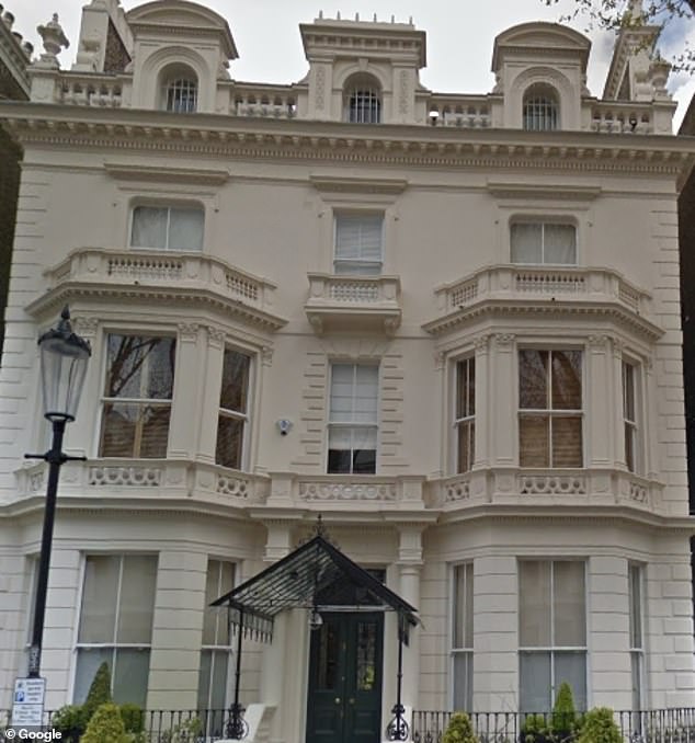 لا شك أن قصر بيكهام الذي تبلغ قيمته 31 مليون جنيه إسترليني في لندن، والذي كان يُطلق عليه سابقًا اسم 