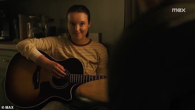 يتم أيضًا إعطاء المشاهدين لمحة جميلة عن عزفها على الجيتار مع جويل