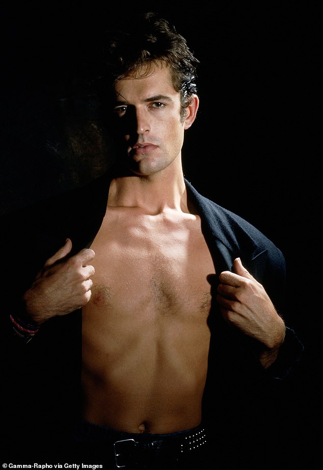 تحدث الممثل البالغ من العمر 65 عامًا في مقابلة جديدة صريحة عن صحوته الجنسية في لندن والتي على الرغم من المخاطر التي قال إنها لا تزال تجدها 