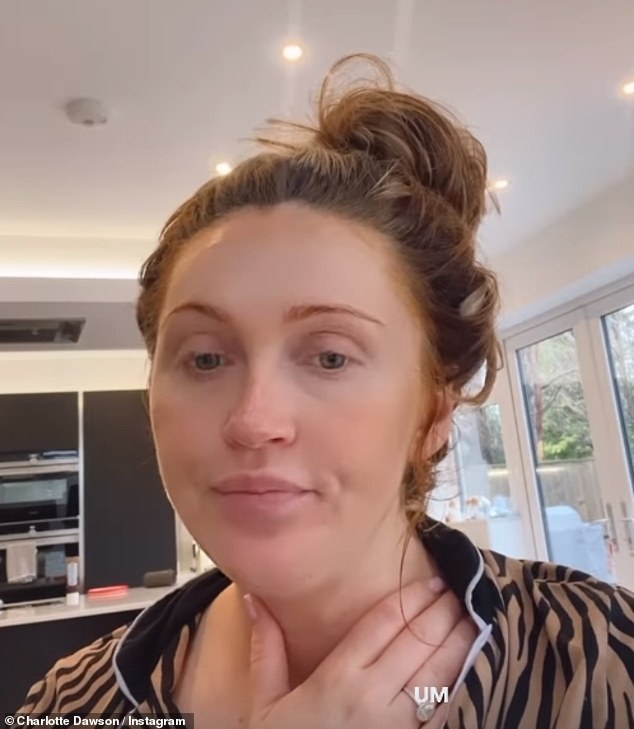 وأوضحت لمتابعيها أنها تلقت اتصالا آخر بعد أن اتهمها أحدهم بإعطاء ابنها الأكبر الكحول وإظهاره عاريا على مواقع التواصل الاجتماعي.