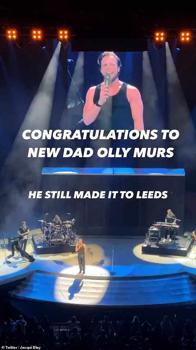 بعد 48 ساعة فقط من ولادة طفلته، غادر أولي ليقدم عرضًا مع فرقة Take That في First Direct Arena في ليدز