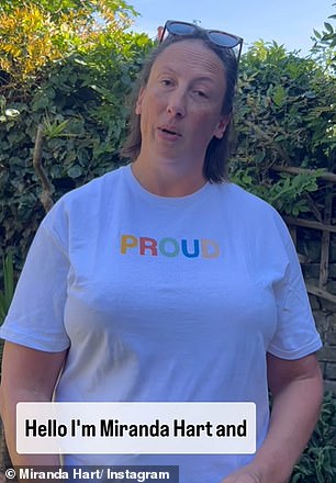 وفي مقطع فيديو للترويج لكتابها الجديد، قالت ميراندا إنها عملت بجد لإزالة المشاعر السلبية عن جسدها.