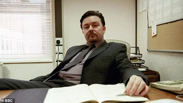 النسخة الأصلية في المملكة المتحدة من The Office، التي أنشأها Gervais (في الصورة باسم David Brent) وStephen Merchant ظهرت لأول مرة في عام 2001، وتتكون في النهاية من 12 حلقة من موسمين.