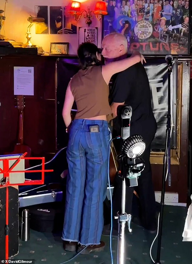 وأعرب الأب البالغ من العمر 78 عامًا عن أسفه قائلاً: 