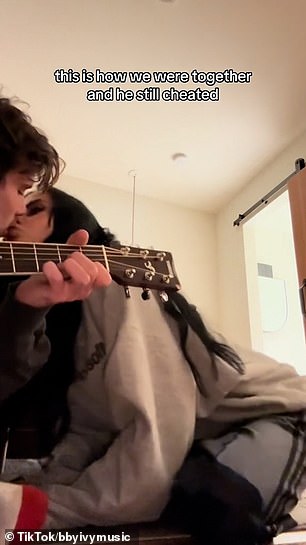 ونشرت المغنية النرويجية بي بي آيفي، واسمها الحقيقي فيكتوريا ريتان، مقطع فيديو للزوجين وهما يقبلان بعضهما البعض على TikTok، بينما كان كروز، 19 عامًا، يعزف على الجيتار، إلى جانب تعليق يقول: 