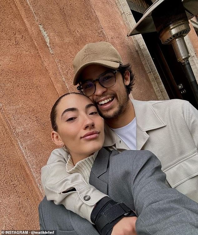 بدأت المواعدة لأول مرة في عام 2016، حيث أخذته ماتيلدا بعيدًا في عطلة إلى البرتغال لمقابلة أجدادها.