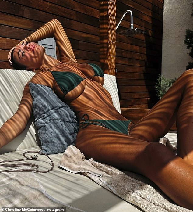 استمتعت كريستين مؤخرًا بإجازة رومانسية مشمسة بعد أن كشفت أنها 