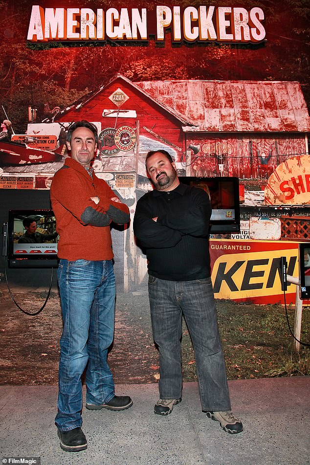 ظهرت American Pickers لأول مرة على قناة History Channel في عام 2010، بعد فريتز وولف وكولبي كوشمان، الذين كانوا يديرون متجرًا للتحف في ولاية أيوا؛ شوهدت في عام 2010