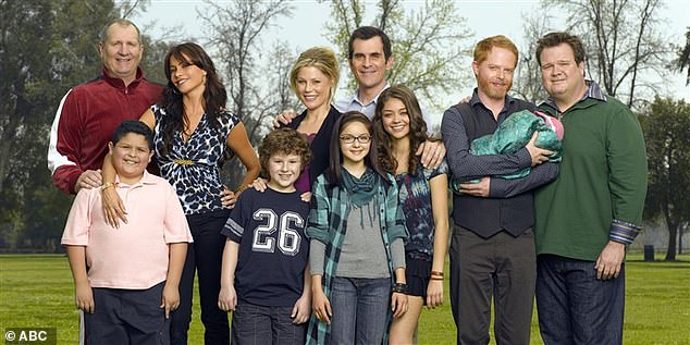 تظهر هنا في مركز برنامجها الناجح Modern Family