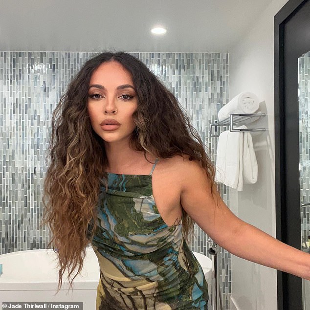Jade هو نجم Little Mix الأخير الذي ينفرد منفردًا وقد أطلق الأسبوع الماضي أغنية Midnight Cowboy الجديدة