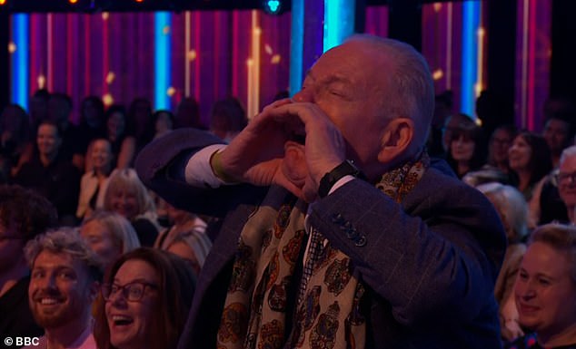 والمغنية البالغة من العمر 66 عاما متزوجة من الموسيقار روبرت فريب (في الصورة) منذ عام 1986 وهي أكبر المتسابقين سنا الذين يشاركون في مسابقة هذا العام.