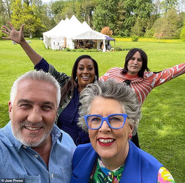 ما وراء الكواليس على GBBO مع أليسون هاموند وبول هوليوود ونويل فيلدينغ