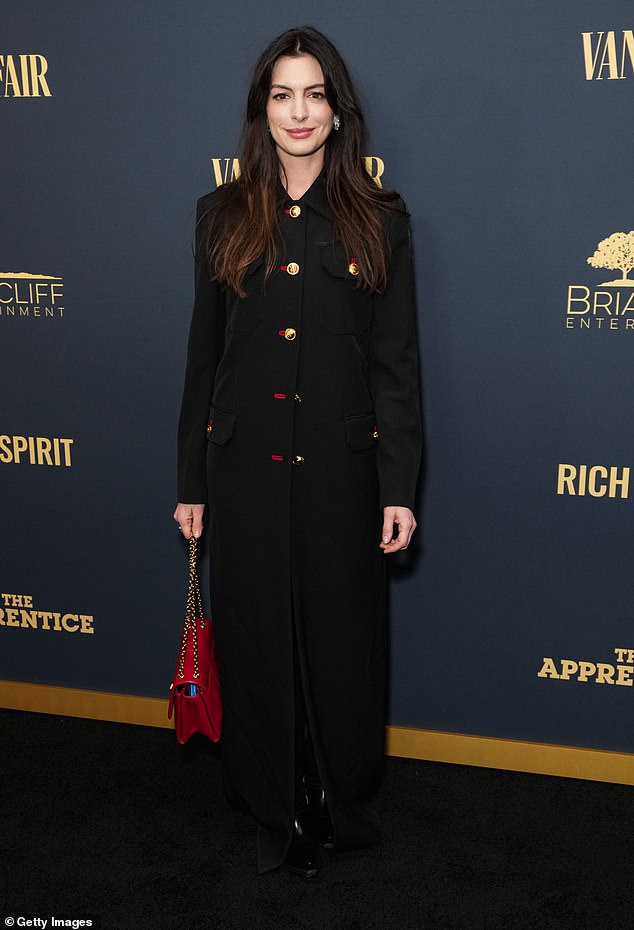 وأوضحت هاثاواي، التي ظهرت في الصورة هذا الأسبوع، ما كانت تمر به في ذلك الوقت واعتذرت عن 