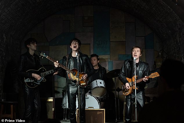 يتتبع الفيلم صعود فريق البيتلز السريع إلى النجومية بمساعدة مديرهم إبستاين