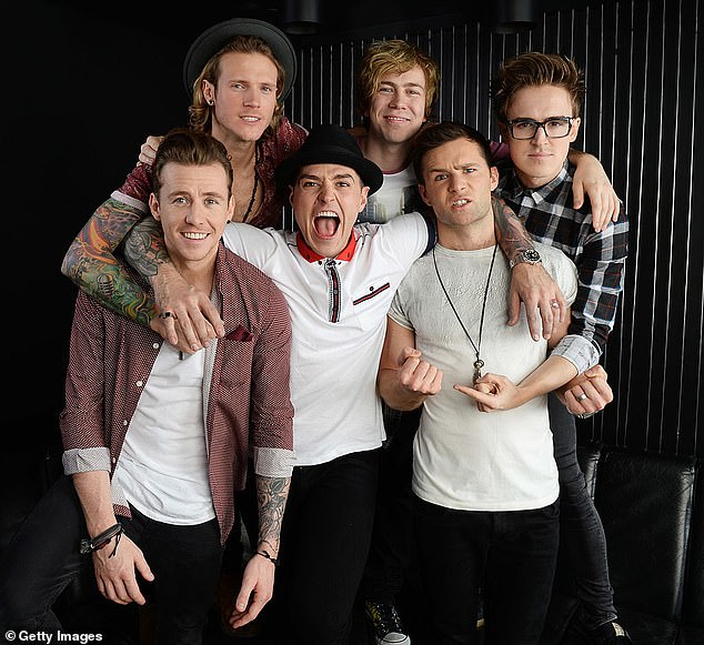 تتجه فرقة هاري McFly في جولة مشتركة مع Busted العام المقبل (داني جونز من LR McBusted، دوجي بوينتر، مات ويليس، جيمس بورن، هاري وتوم فليتشر).
