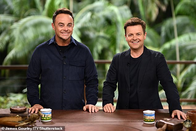 المضيفان Ant و Dec في السلسلة 23 من برنامج الواقع الناجح العام الماضي