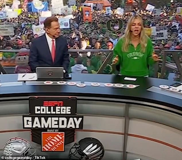 وقالت أيضًا إن هويتها المزيفة سُرقت أثناء استعادتها لأيام دراستها الجامعية