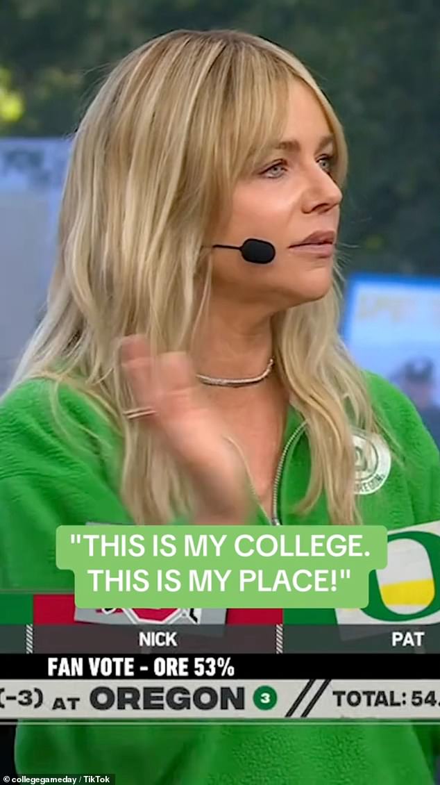 وأنهت كلامها متباهية بروحها المدرسية: 