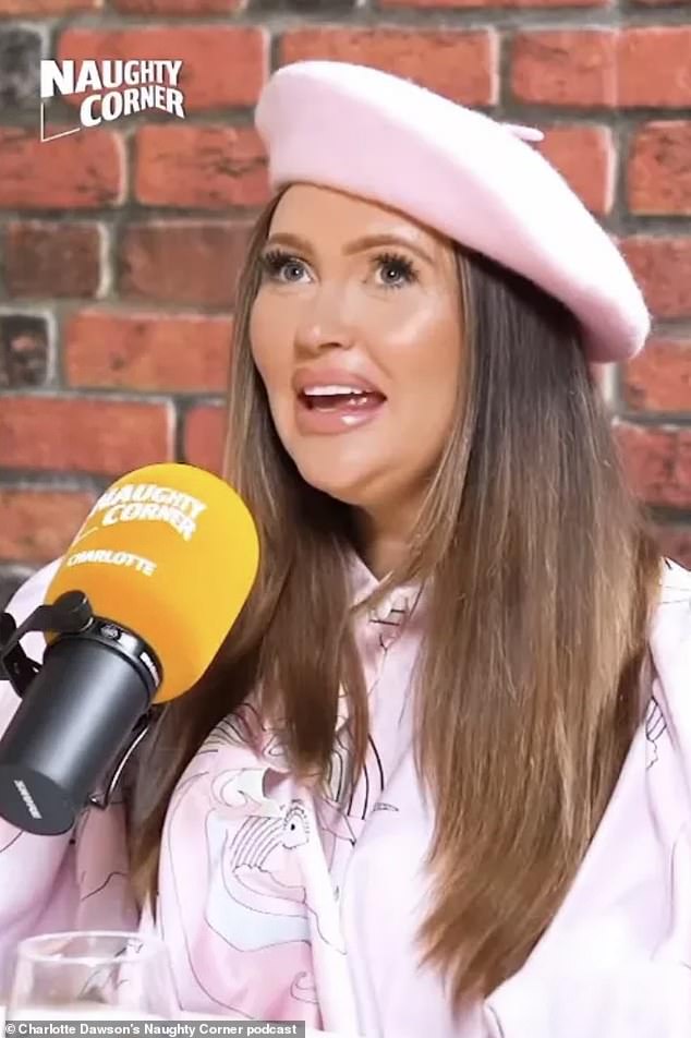 على الرغم من أنها لم تذكر شركة الطيران ومتى وقع الحادث، إلا أن شارلوت أشارت ضمنًا إلى أن تصرفاتهم الغريبة في الحفلات هي التي تسببت في الحادث.