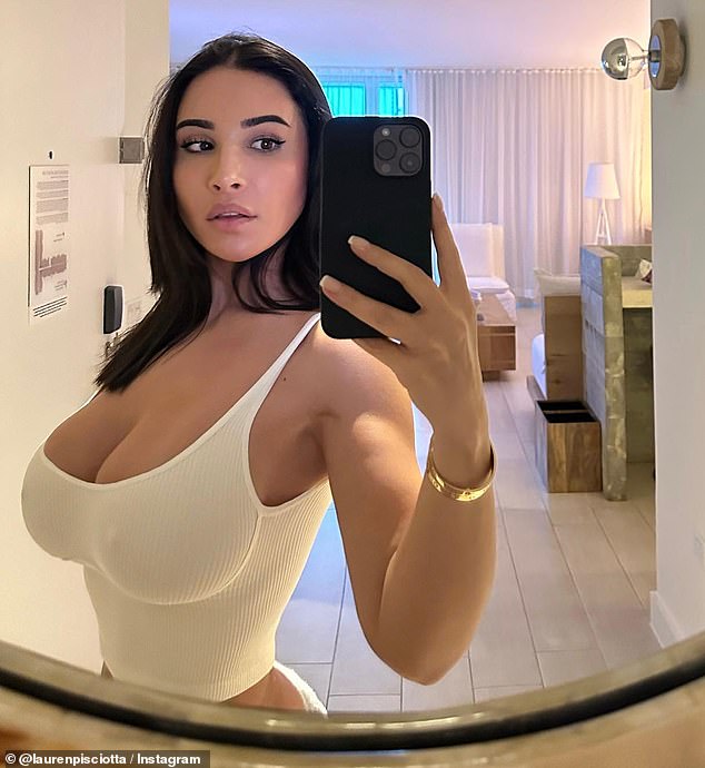 رفعت النجمة المؤثرة ونجمة OnlyFans السابقة، لورين بيسكيوتا، دعوى قضائية ضد كاني في يونيو بزعم التحرش الجنسي بها ومطاردتها أثناء عملها معه بين عامي 2021 و2022.