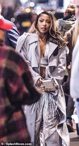 وشوهدت ستورمزي وفيكتوريا أيضًا وهما يستمتعان بتناول وجبة رومانسية في لندن يوم الجمعة