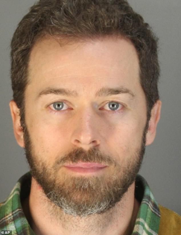 تم القبض على تشيجفينتسيف في 29 أغسطس في يونتفيل، كاليفورنيا، فيما يتعلق بالعنف المنزلي، لكن المدعين العامين في مقاطعة نابا قرروا في النهاية عدم توجيه اتهامات جنائية.