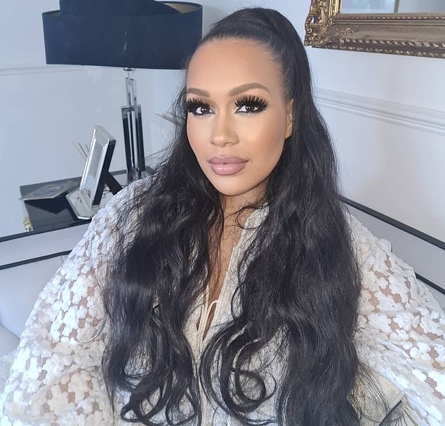 ريبيكا فيرجسون، التي ظهرت أيضًا في برنامج X Factor عام 2010 إلى جانب ليام، شاركت سابقًا وجهات نظرها بأن صناعة الموسيقى تخفي 