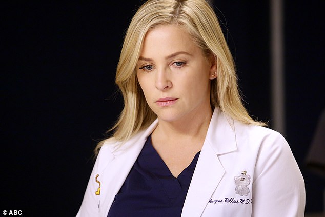 يستضيف Luddingotn Call It What It Is مع Capshaw، الذي انضم إلى Grey's Anatomy في عام 2009 قبل مغادرته في عام 2018. وقد ظهرت كضيف في الموسم 20 لعام 2024.