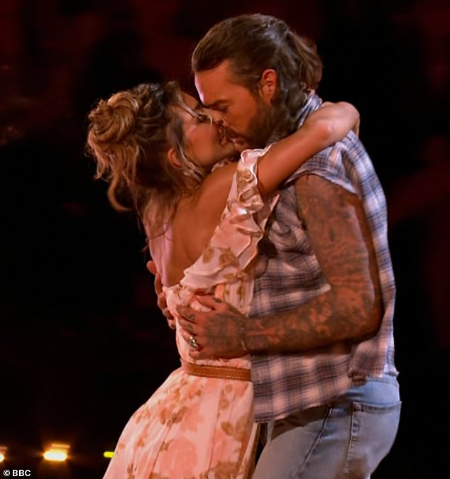 في الأسابيع الأخيرة، أثار بيت ويكس شائعات رومانسية مع شريكته في Strictly Come Dancing Jowita Przystał.