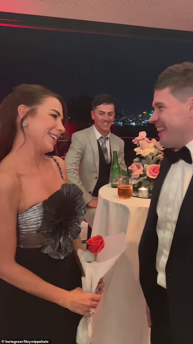 التقى ويل وكيت، الذي يكبره بـ 15 عامًا، في حفل Singles Ball التابع لـ Nova FM في مايو