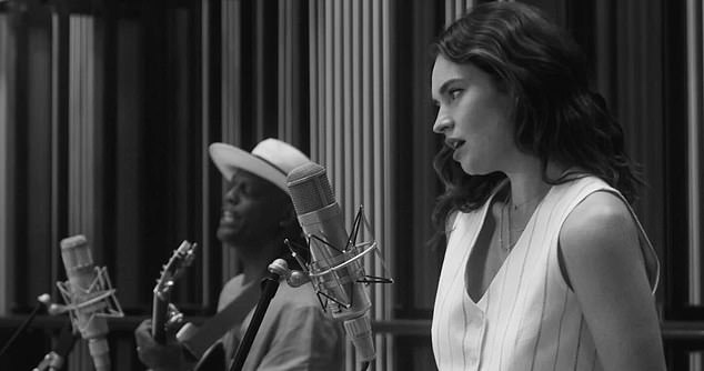 ماما ميا! سجلت النجمة ليلي دويتو آخر، هذه المرة مع مغني البلوز الشهير إريك بيب على أغنيته الأخيرة، أصوات النصر (في الصورة ليلي وإريك)