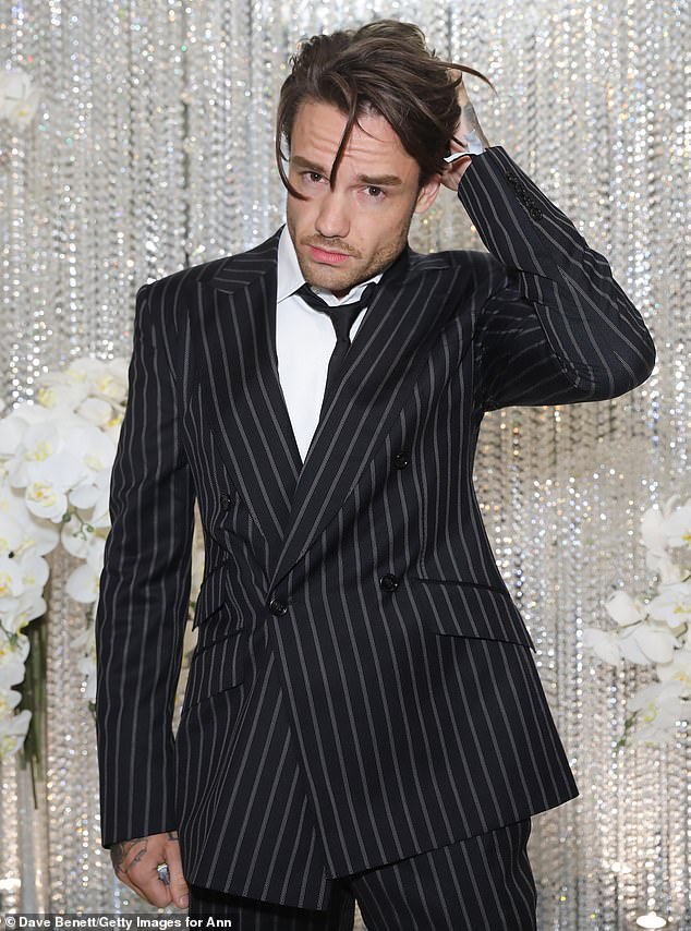 تدفقت التحية على المغني الراحل وأقيمت وقفات احتجاجية في جميع أنحاء العالم في لندن وجلاسكو وباريس وسيدني ونيويورك للاحتفال بحياته (في الصورة 2023)